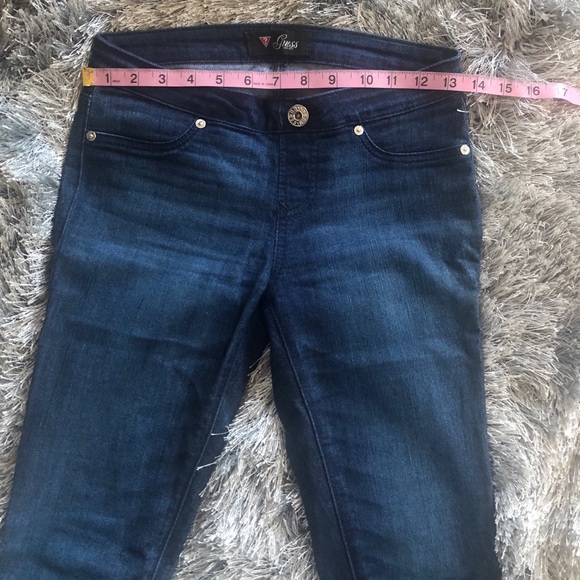 GUESS - Picture 4 of 7